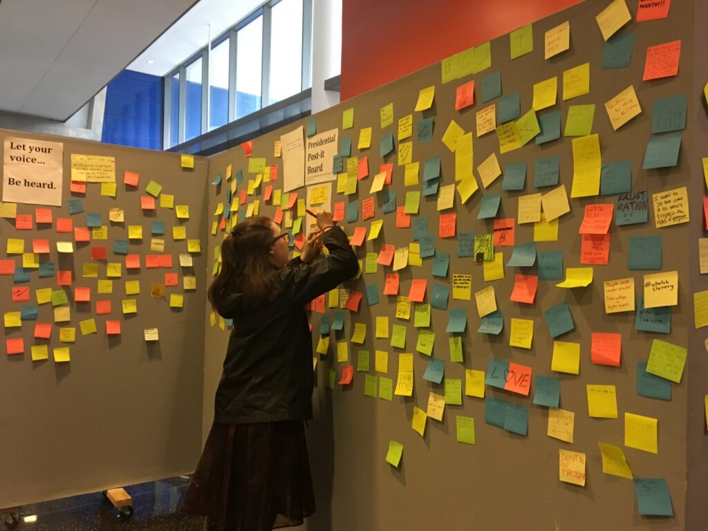 https://fssanews.com/2017/01/30/responding-to-the-inauguration-through-post-its/